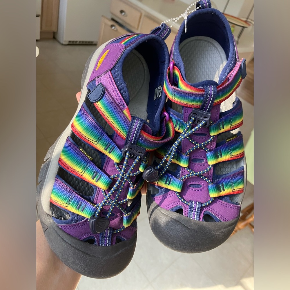 EUC Keen BIG KIDS NEWPORT H2 Sandals - Tillandsia Purple & Rainbow Size EU 37